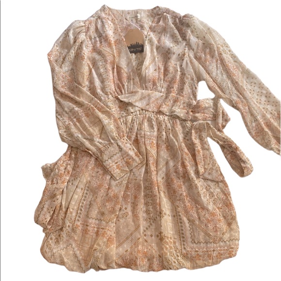 Beautiful western dress size medium pearl snaps around the wrist - Picture 2 of 2